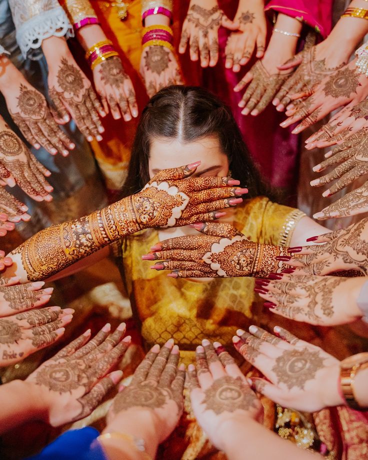 Mahrukh Mhendi Lagayi Moments 🫰